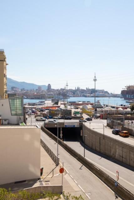 Grande Monolocale Con Parcheggio Interrato Incluso Διαμέρισμα Γένοβα Εξωτερικό φωτογραφία